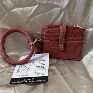 NEW Women’s Hands-Free Wristlet Wallet with removable bracelet & key ring.